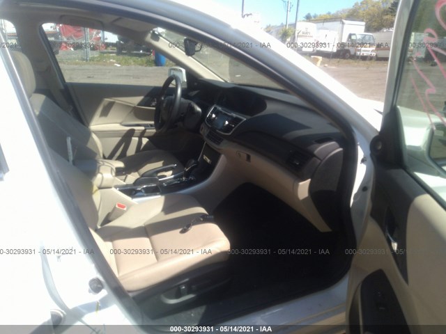 Photo 4 VIN: 1HGCR2F88EA230903 - HONDA ACCORD SEDAN 