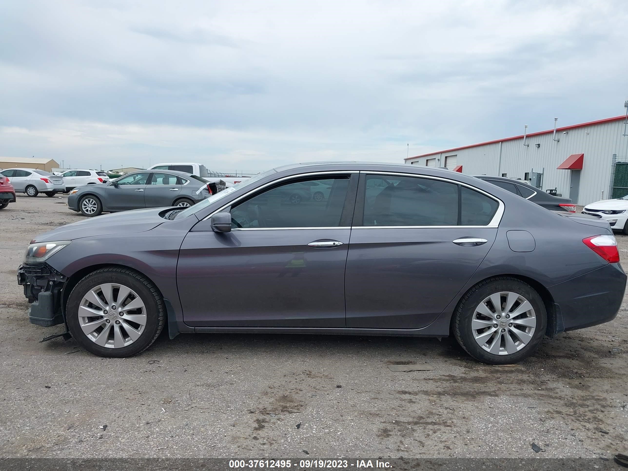 Photo 13 VIN: 1HGCR2F88FA023414 - HONDA ACCORD 