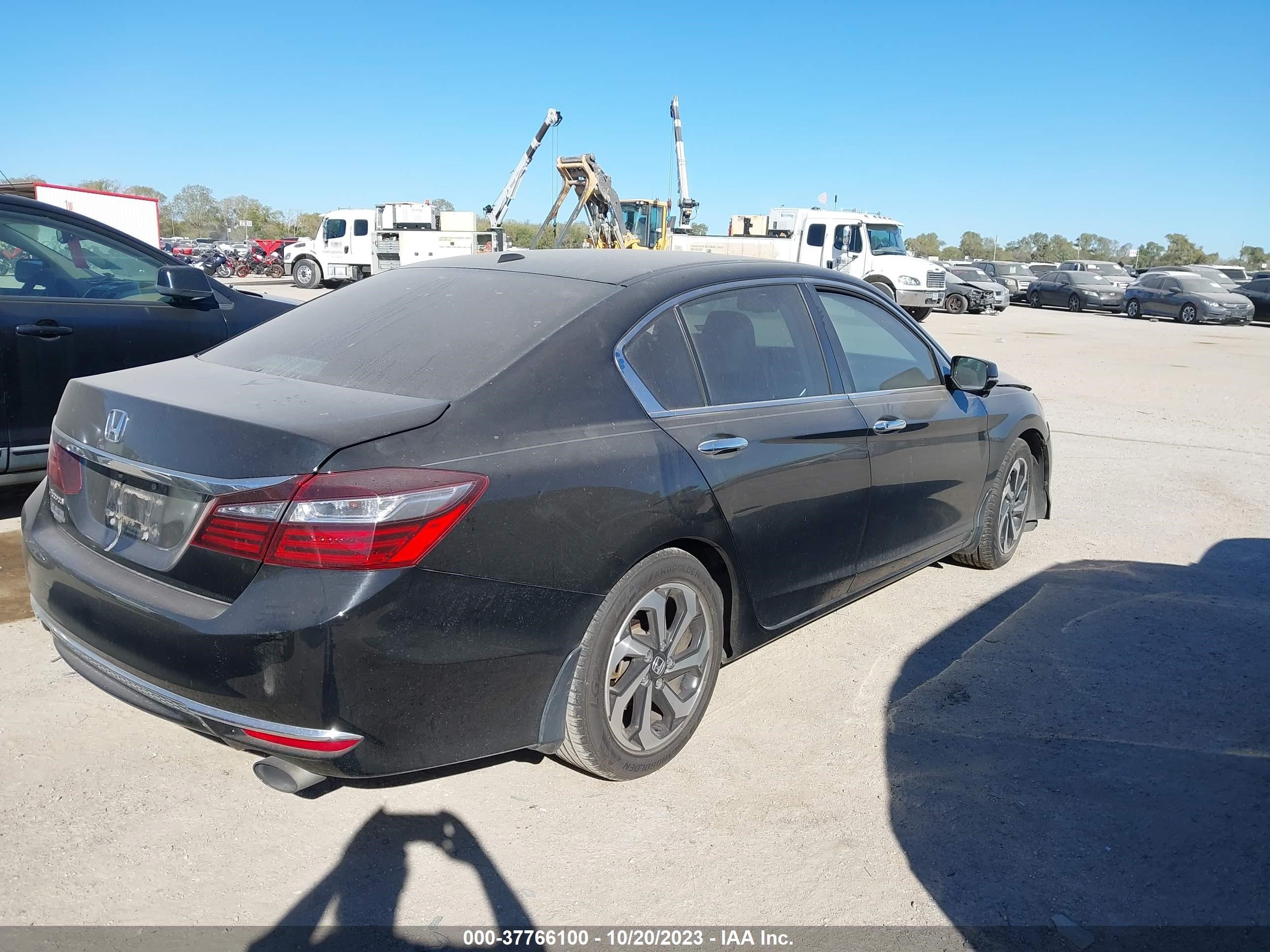 Photo 3 VIN: 1HGCR2F88GA101224 - HONDA ACCORD 