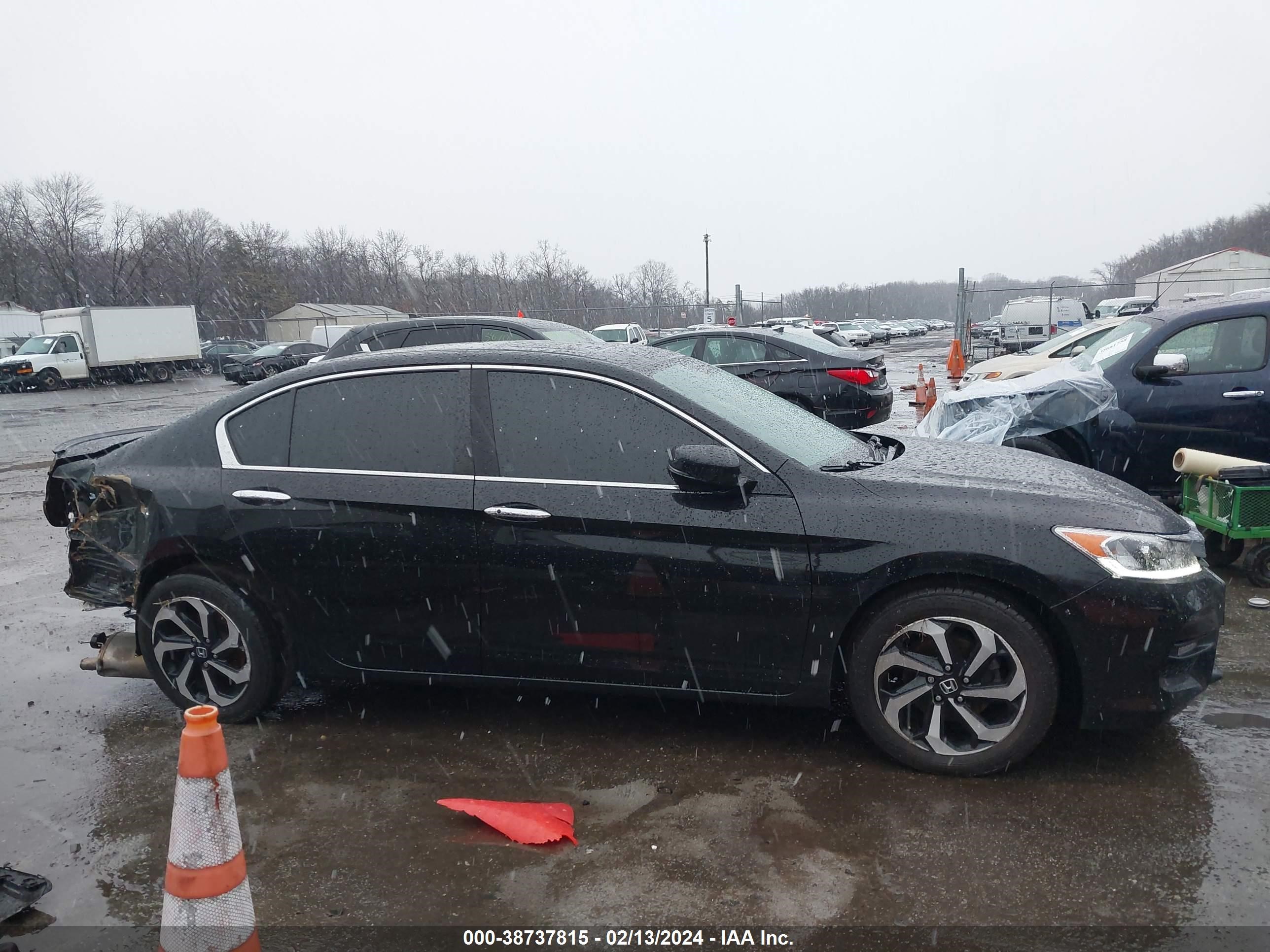 Photo 13 VIN: 1HGCR2F88GA107492 - HONDA ACCORD 