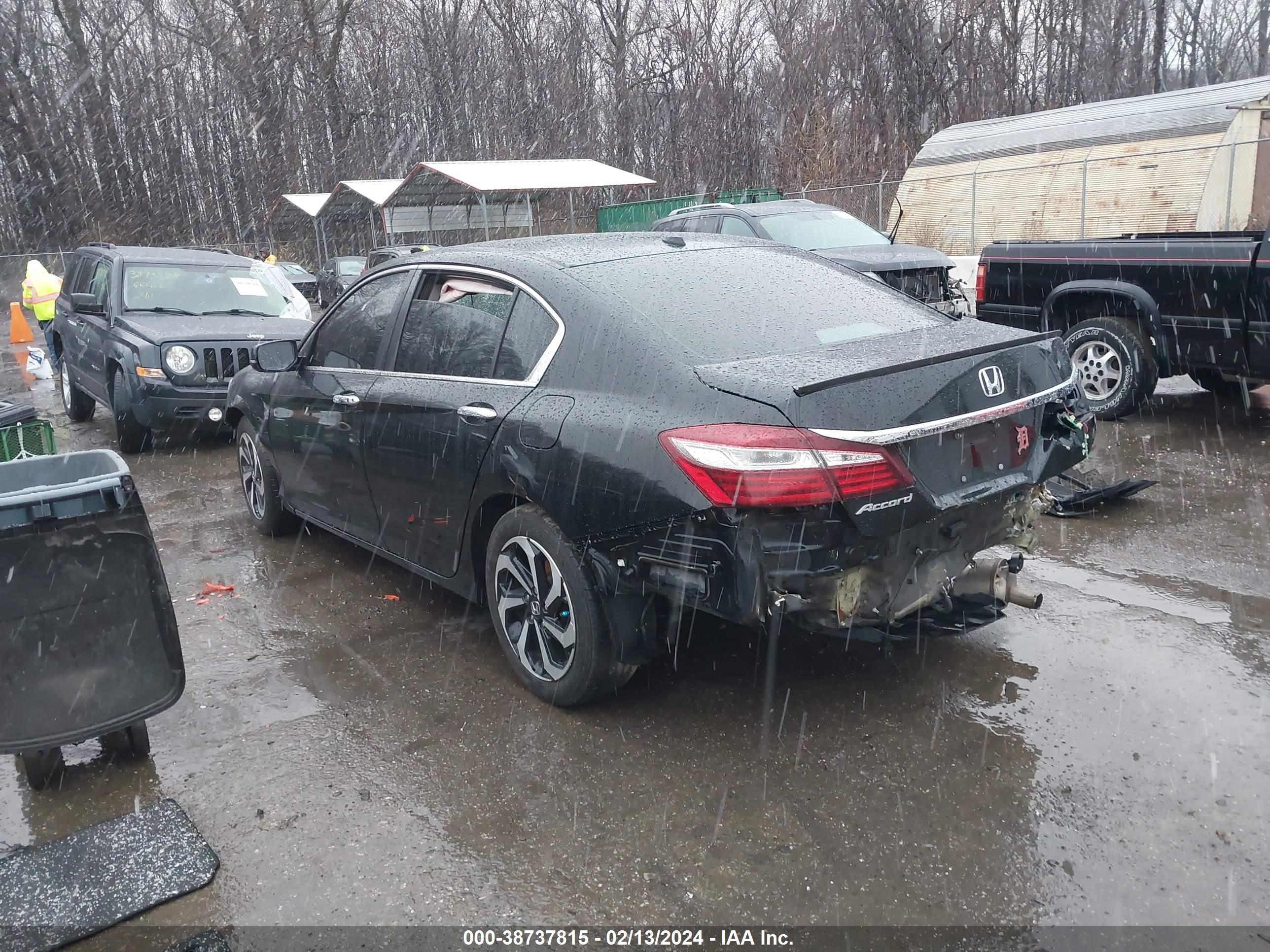 Photo 2 VIN: 1HGCR2F88GA107492 - HONDA ACCORD 