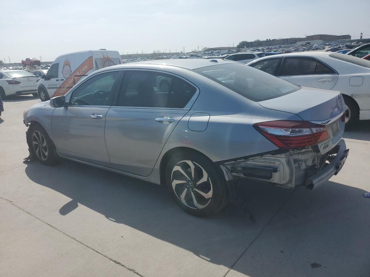 Photo 1 VIN: 1HGCR2F88HA055217 - HONDA ACCORD 