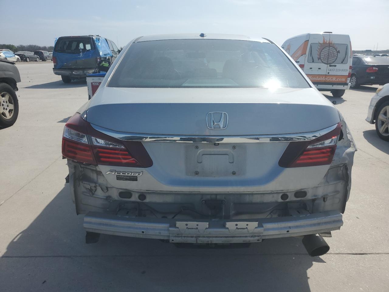 Photo 5 VIN: 1HGCR2F88HA055217 - HONDA ACCORD 