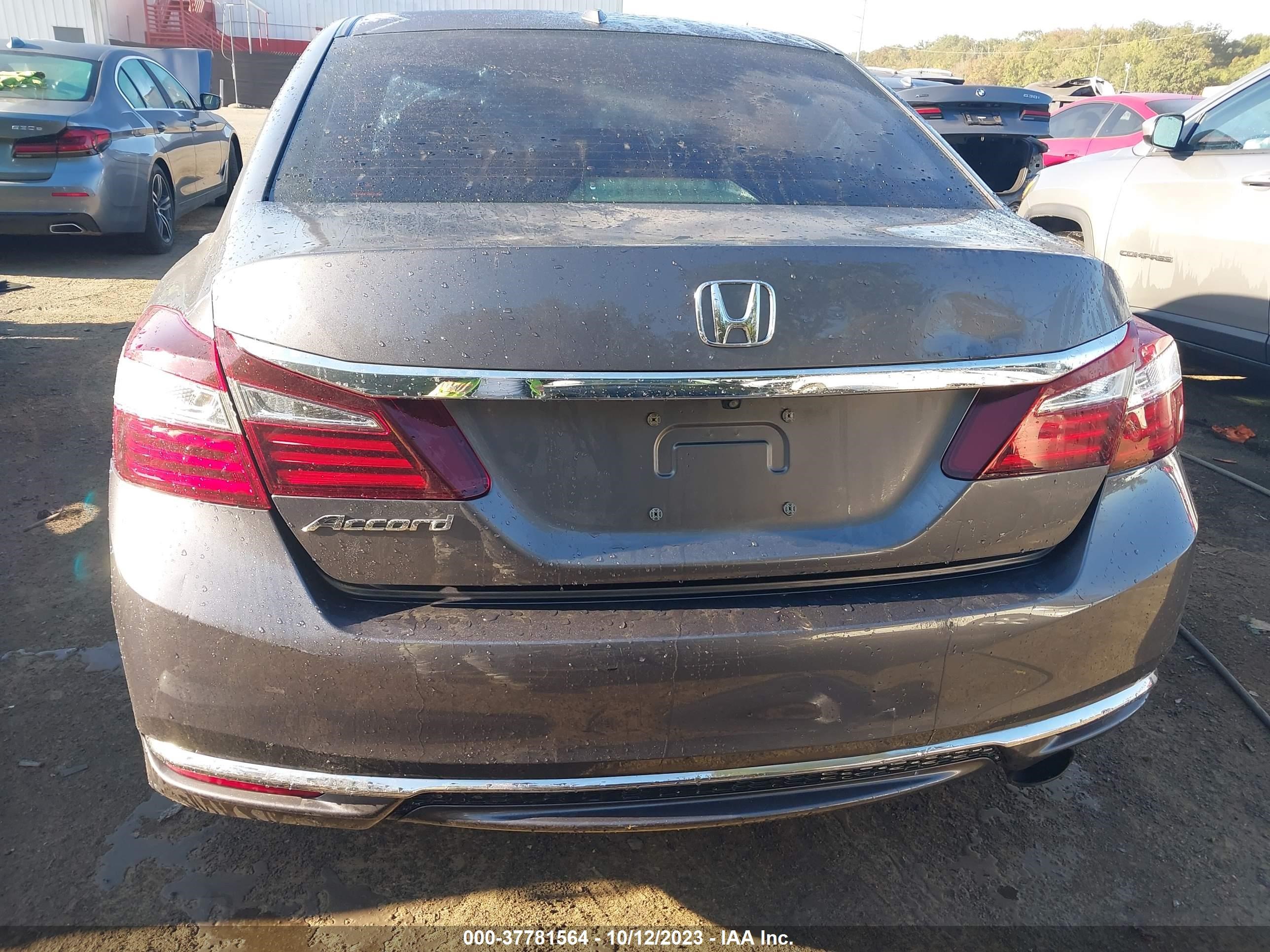 Photo 16 VIN: 1HGCR2F88HA068615 - HONDA ACCORD 