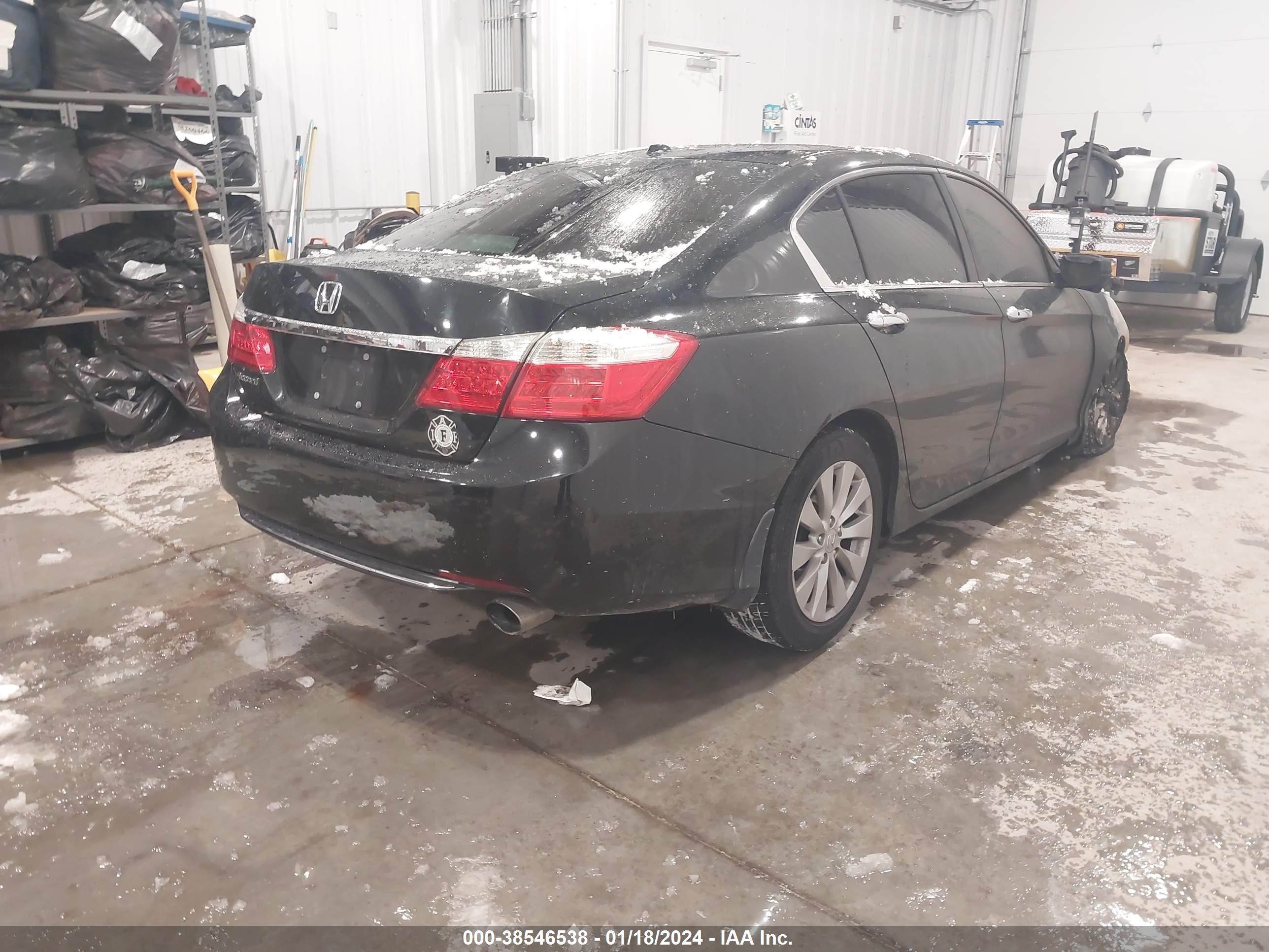 Photo 3 VIN: 1HGCR2F89EA180092 - HONDA ACCORD 