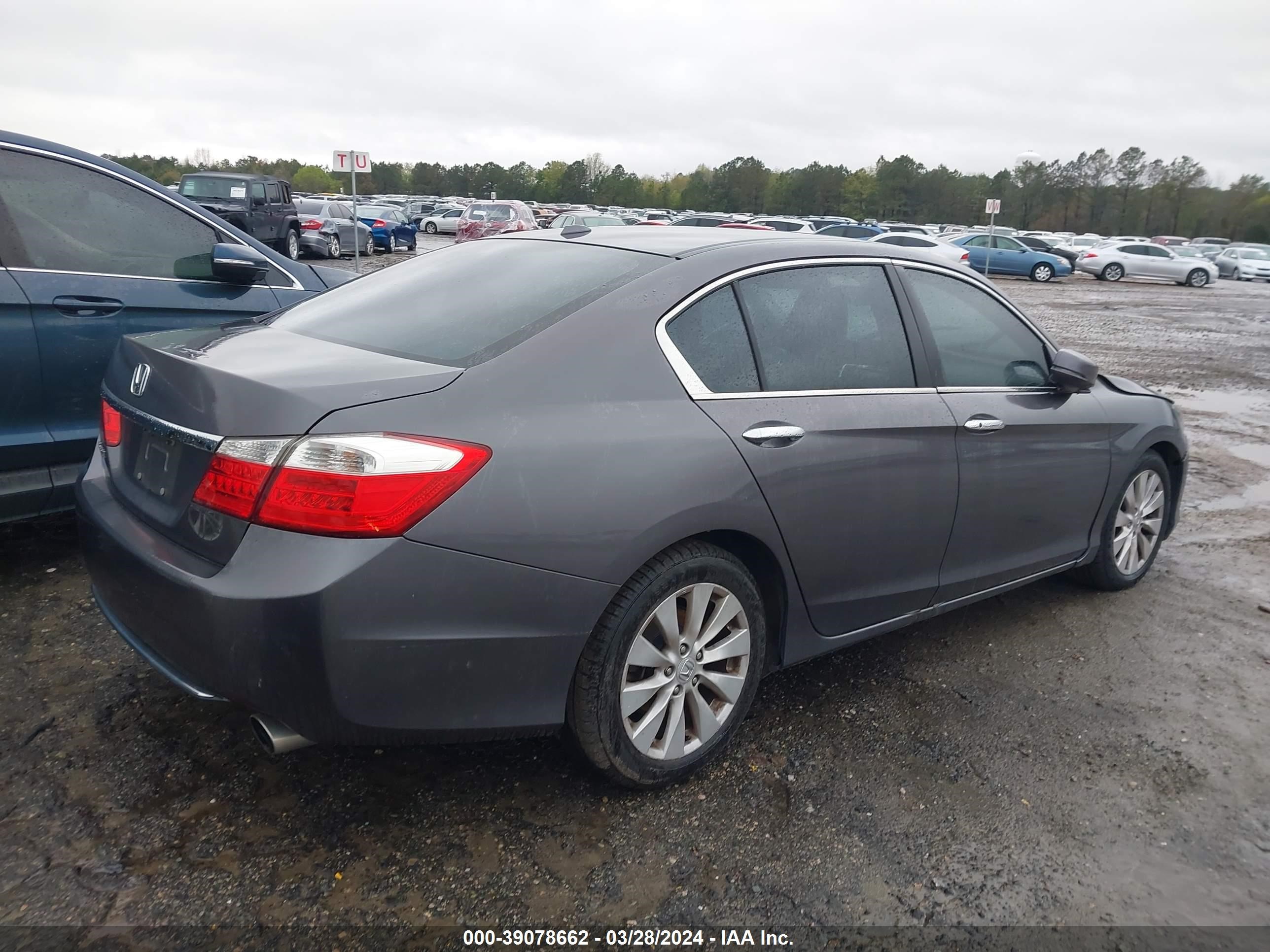 Photo 3 VIN: 1HGCR2F89EA301395 - HONDA ACCORD 