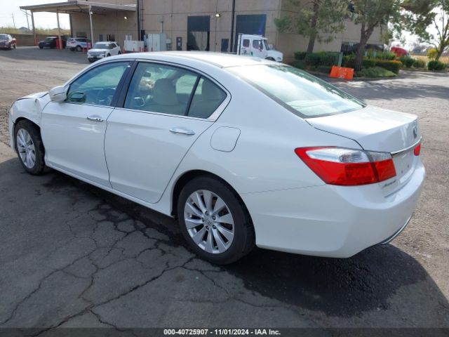 Photo 2 VIN: 1HGCR2F89FA122355 - HONDA ACCORD 