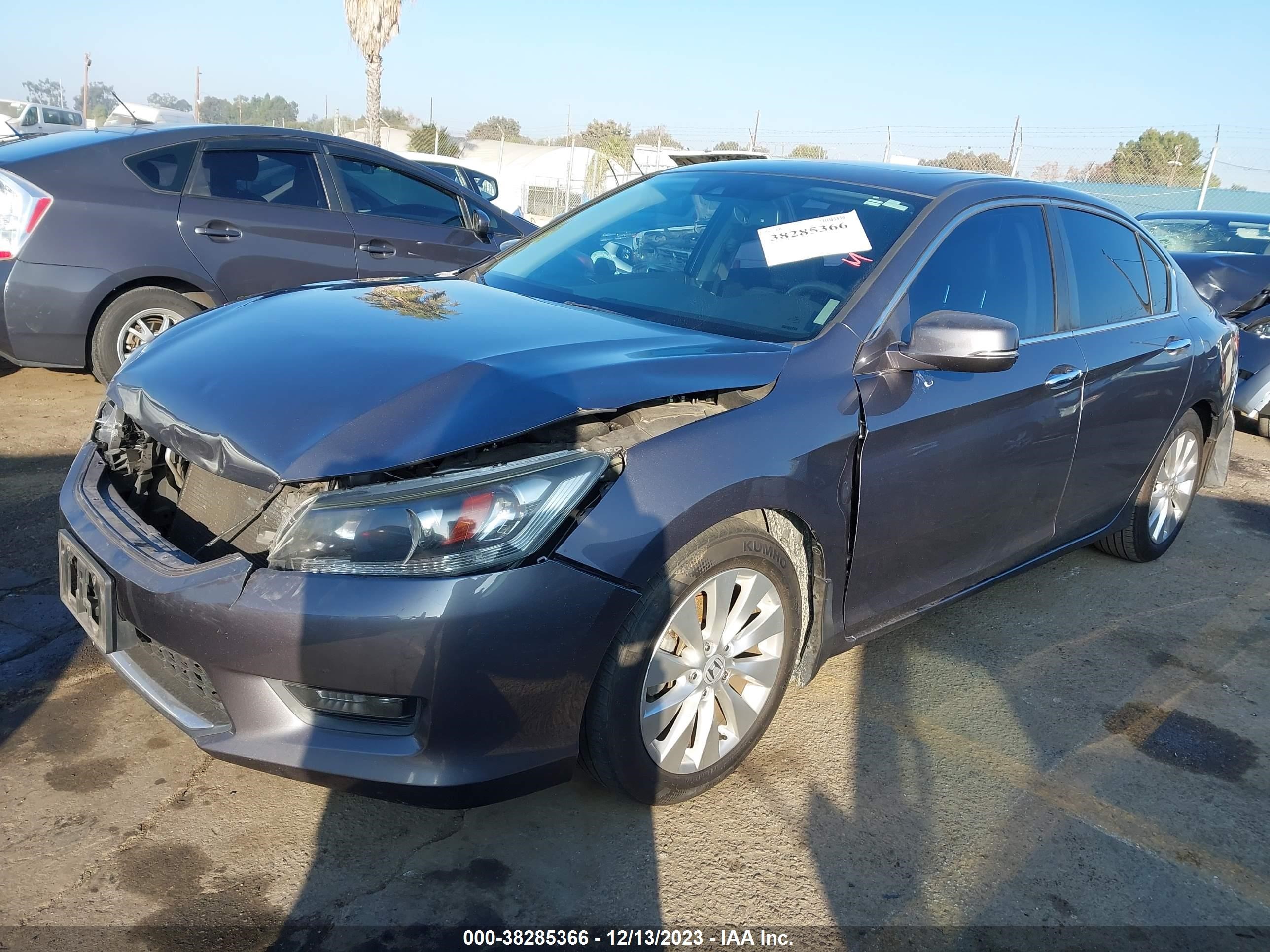 Photo 1 VIN: 1HGCR2F89FA268853 - HONDA ACCORD 