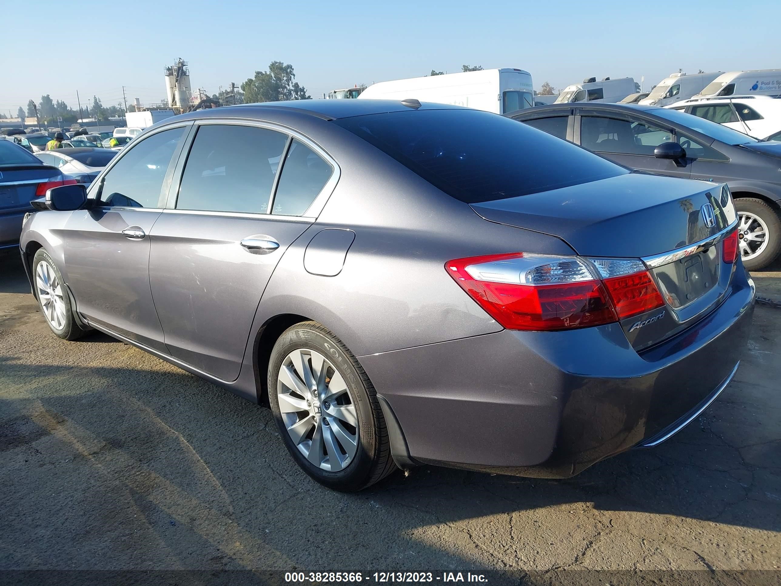 Photo 2 VIN: 1HGCR2F89FA268853 - HONDA ACCORD 