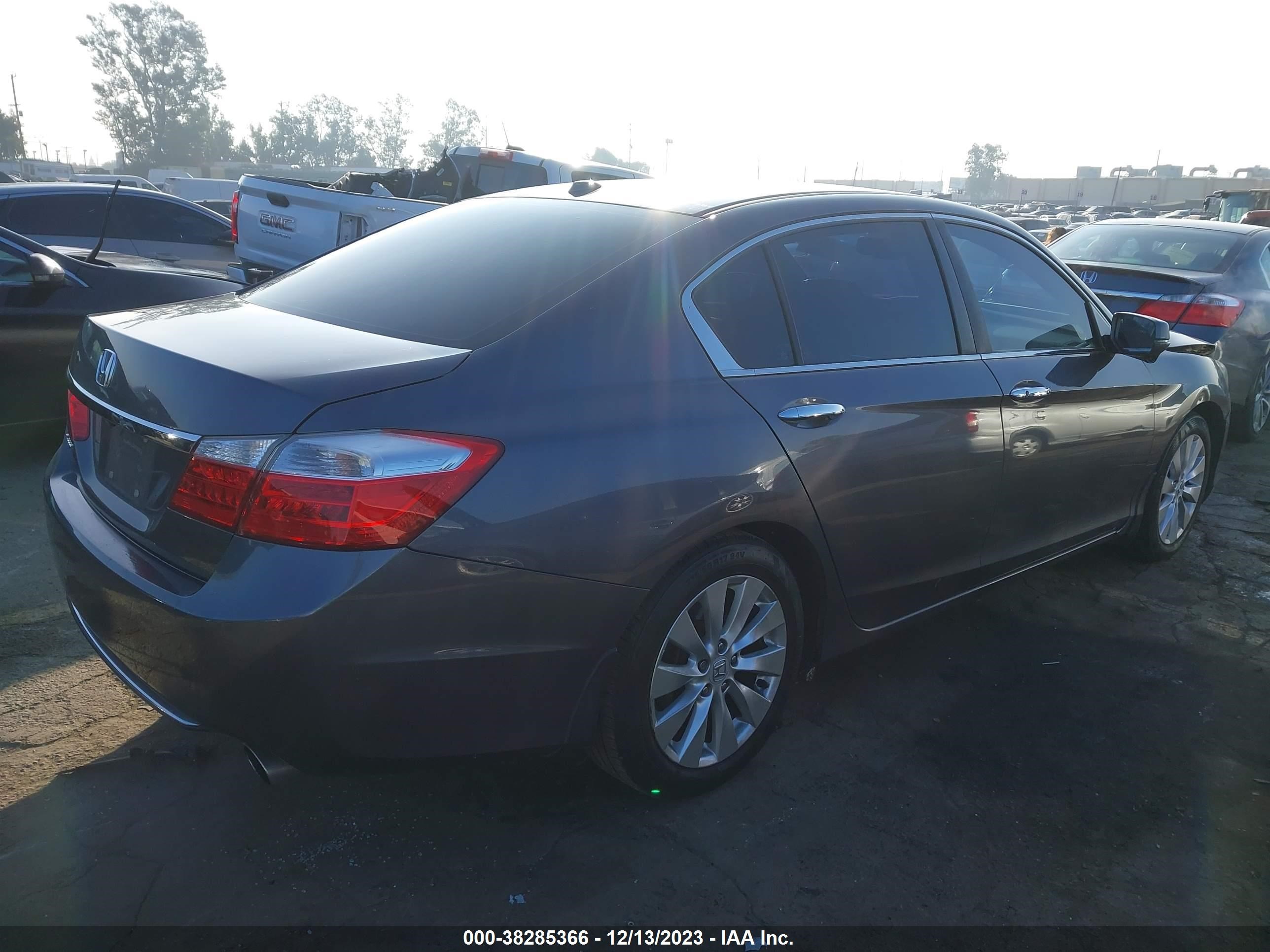 Photo 3 VIN: 1HGCR2F89FA268853 - HONDA ACCORD 