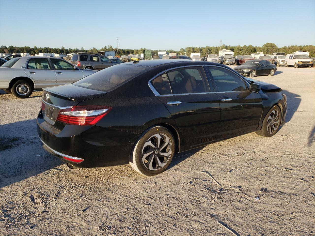 Photo 2 VIN: 1HGCR2F89GA243856 - HONDA ACCORD 