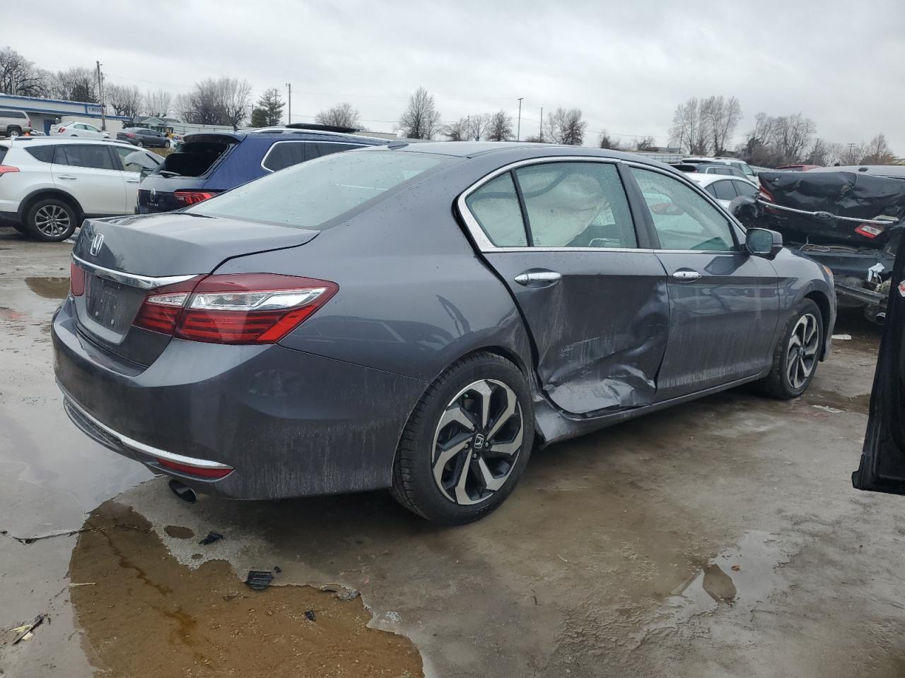 Photo 2 VIN: 1HGCR2F89HA074813 - HONDA ACCORD 