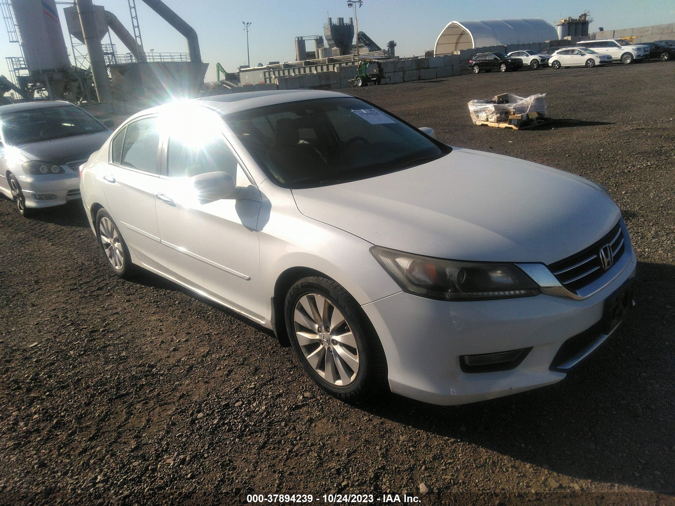 Photo 0 VIN: 1HGCR2F8XDA006143 - HONDA ACCORD 