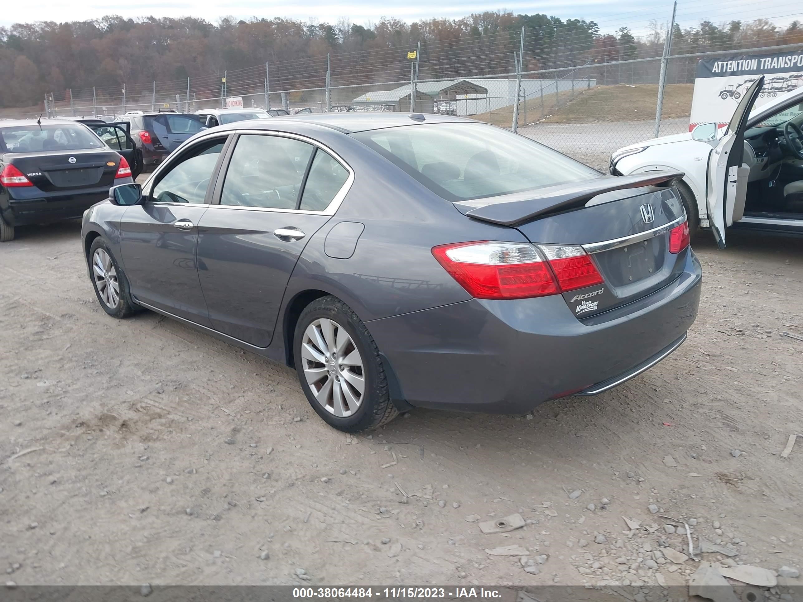 Photo 2 VIN: 1HGCR2F8XDA084521 - HONDA ACCORD 