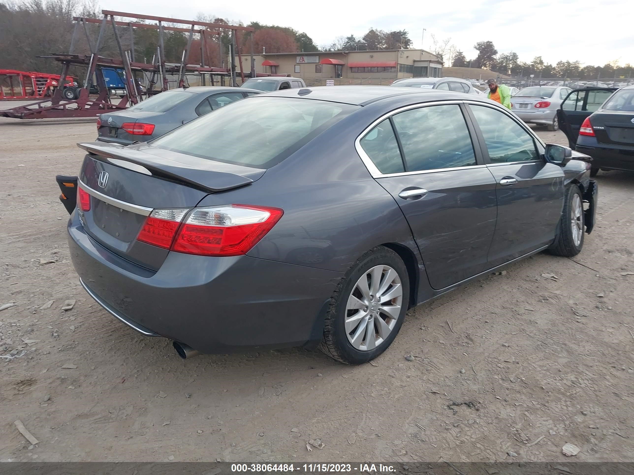 Photo 3 VIN: 1HGCR2F8XDA084521 - HONDA ACCORD 