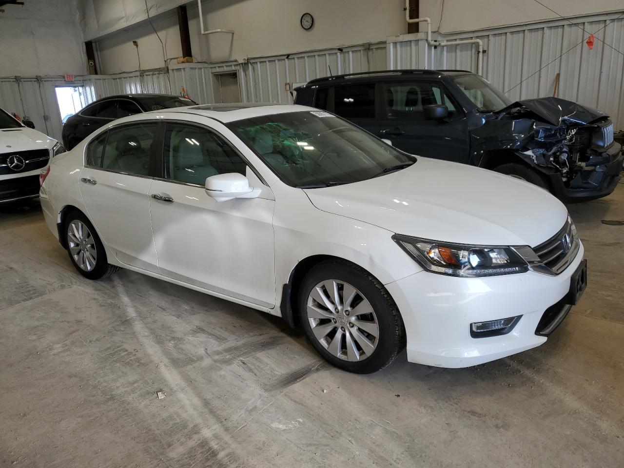 Photo 3 VIN: 1HGCR2F8XDA091355 - HONDA ACCORD 