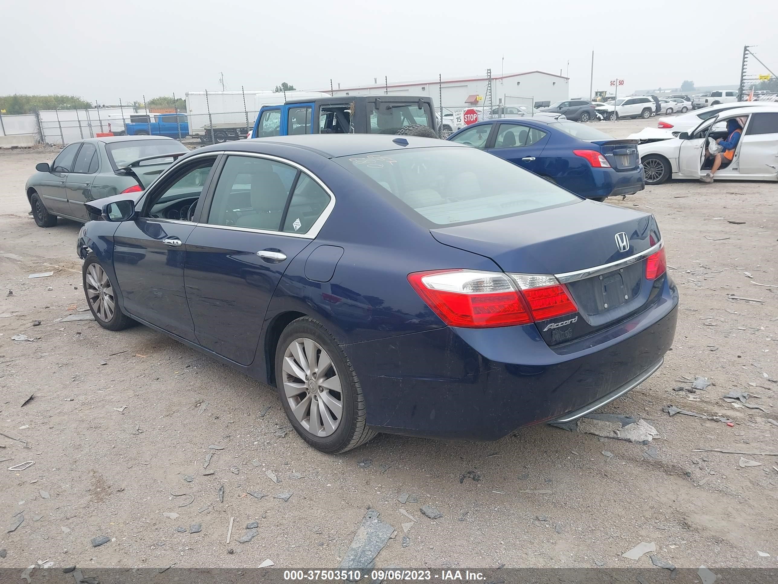 Photo 2 VIN: 1HGCR2F8XDA183274 - HONDA ACCORD 