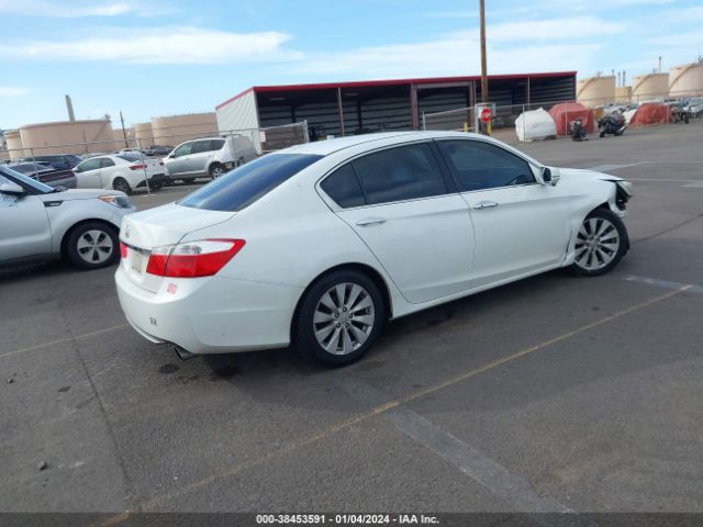 Photo 3 VIN: 1HGCR2F8XEA171224 - HONDA ACCORD 