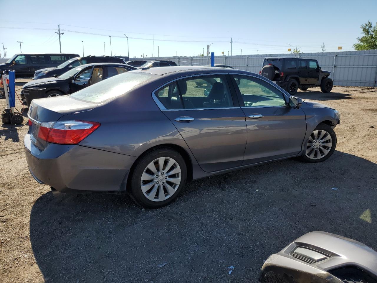 Photo 2 VIN: 1HGCR2F8XFA071125 - HONDA ACCORD 