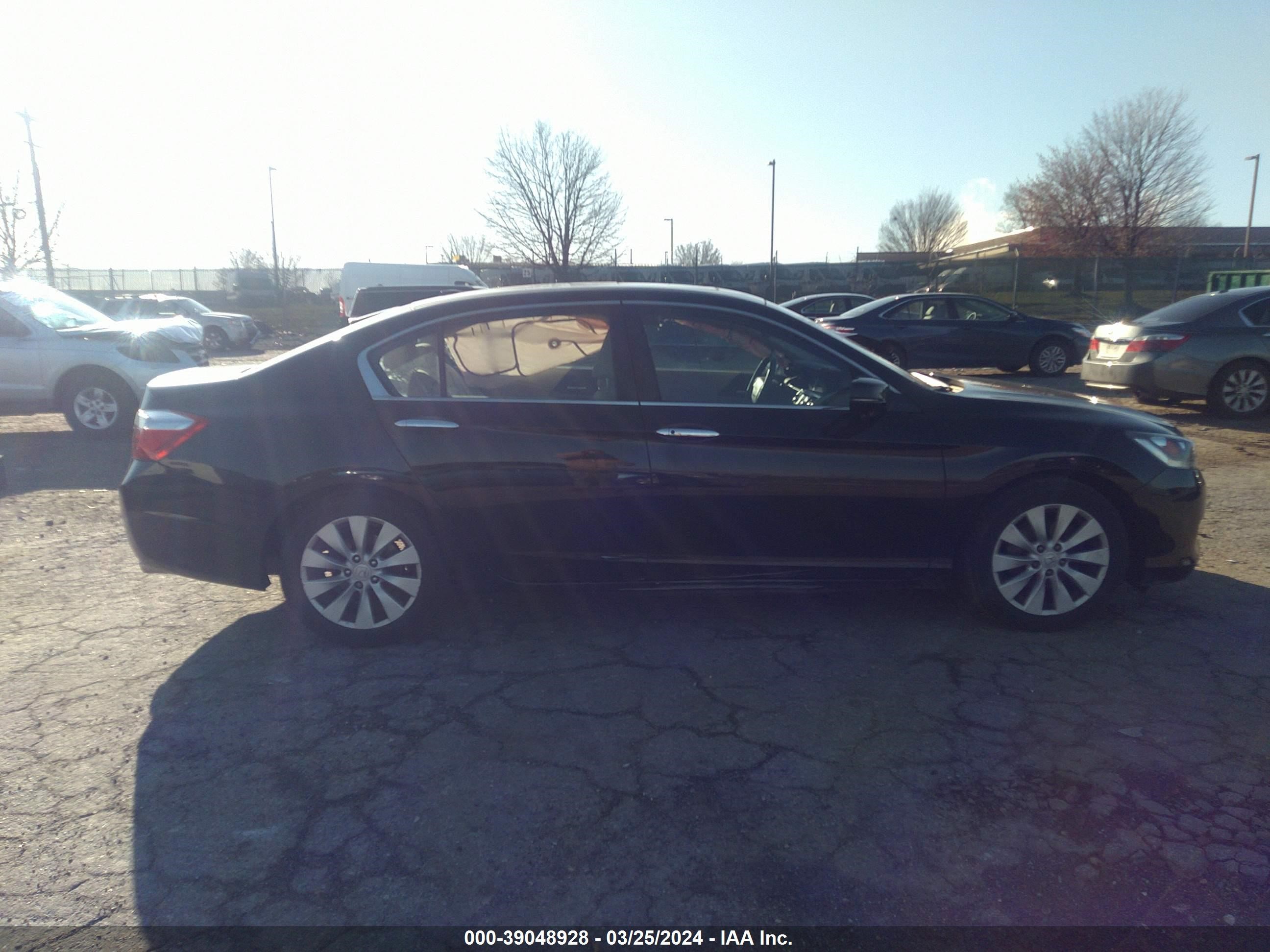 Photo 12 VIN: 1HGCR2F8XFA075918 - HONDA ACCORD 