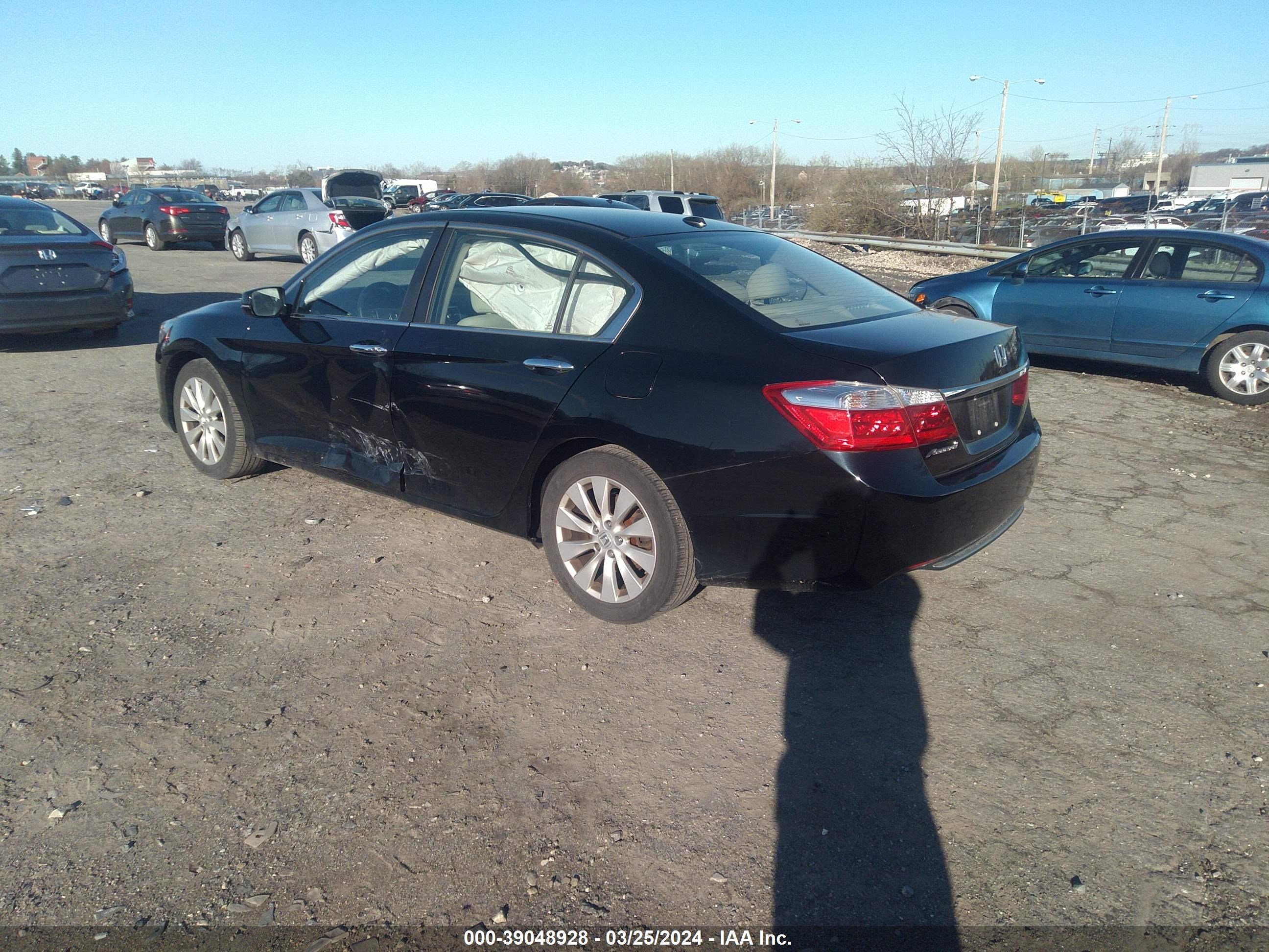 Photo 2 VIN: 1HGCR2F8XFA075918 - HONDA ACCORD 