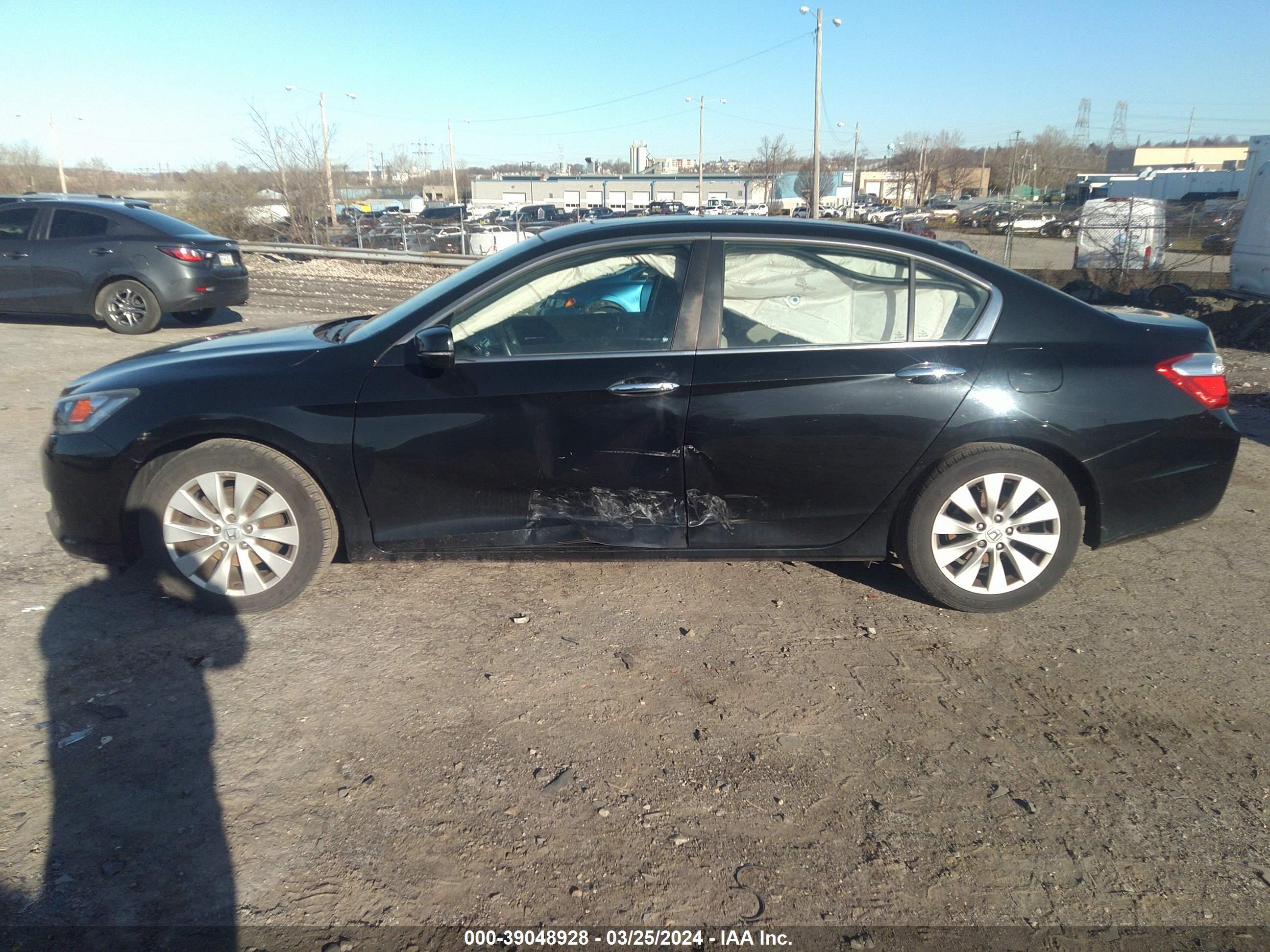 Photo 5 VIN: 1HGCR2F8XFA075918 - HONDA ACCORD 