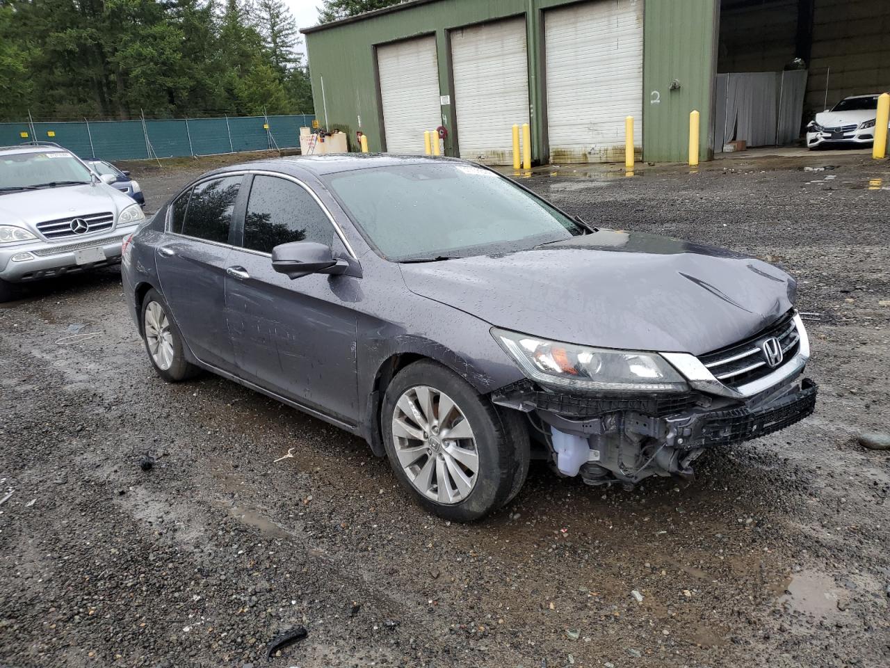 Photo 3 VIN: 1HGCR2F8XFA107542 - HONDA ACCORD 