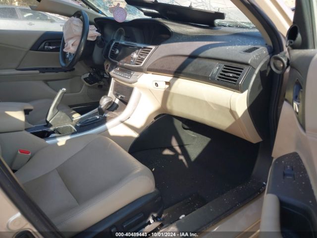 Photo 4 VIN: 1HGCR2F8XFA121831 - HONDA ACCORD 