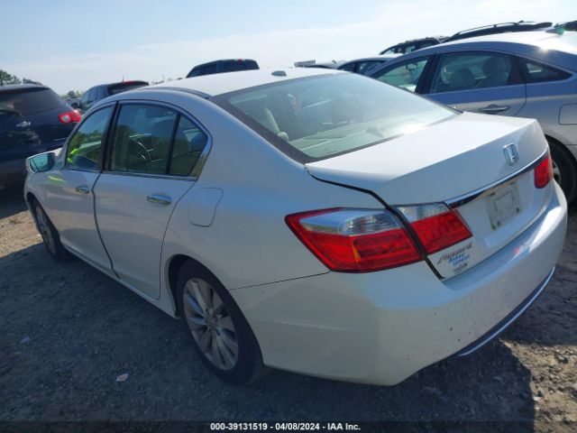 Photo 2 VIN: 1HGCR2F8XFA143392 - HONDA ACCORD 