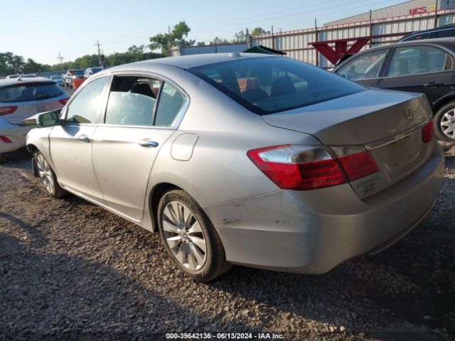 Photo 2 VIN: 1HGCR2F8XFA188011 - HONDA ACCORD 