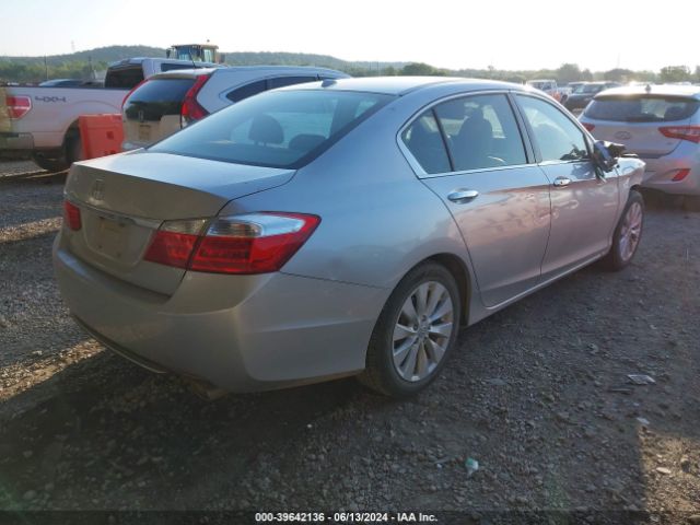 Photo 3 VIN: 1HGCR2F8XFA188011 - HONDA ACCORD 