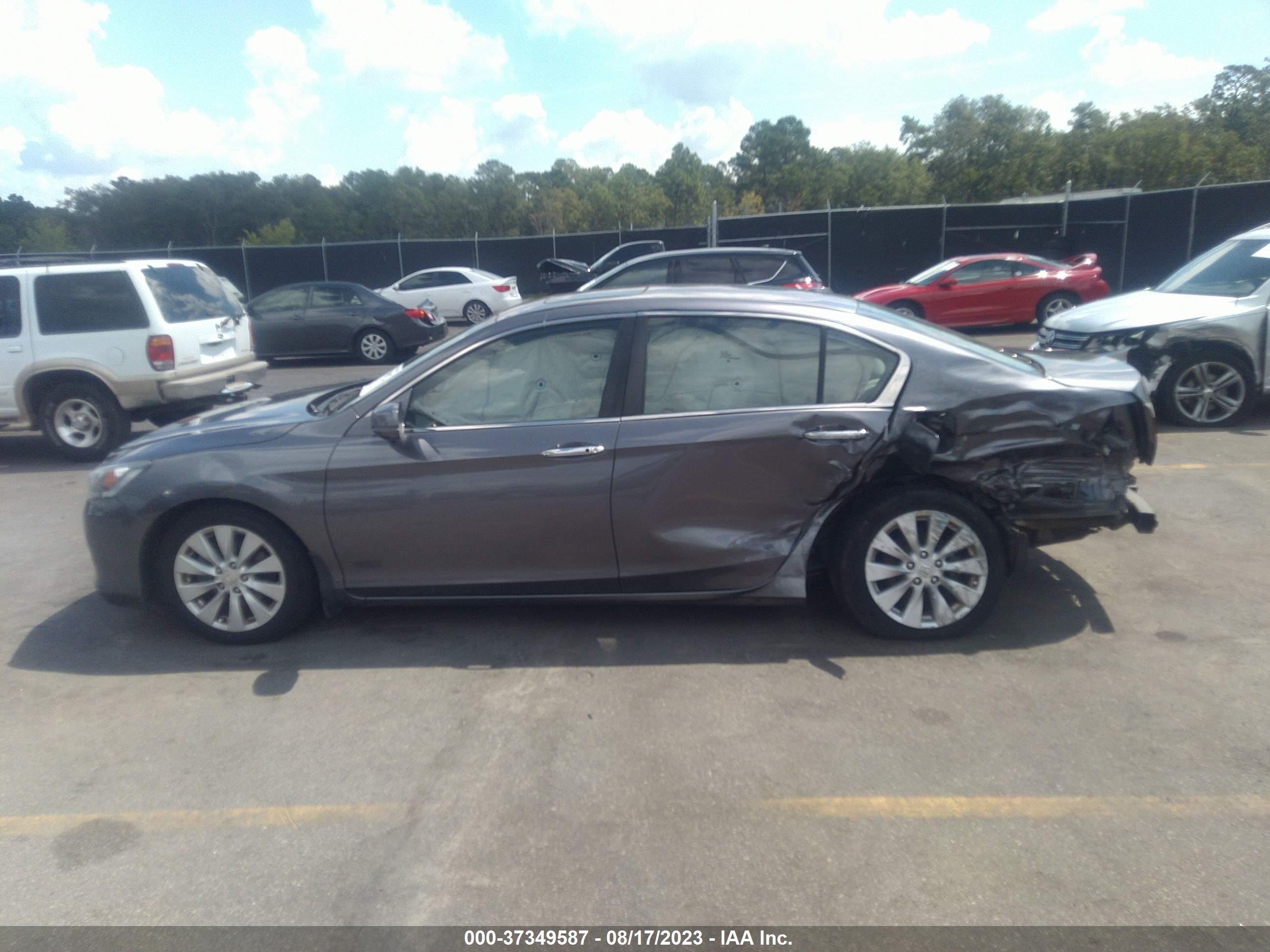 Photo 14 VIN: 1HGCR2F8XFA224926 - HONDA ACCORD 