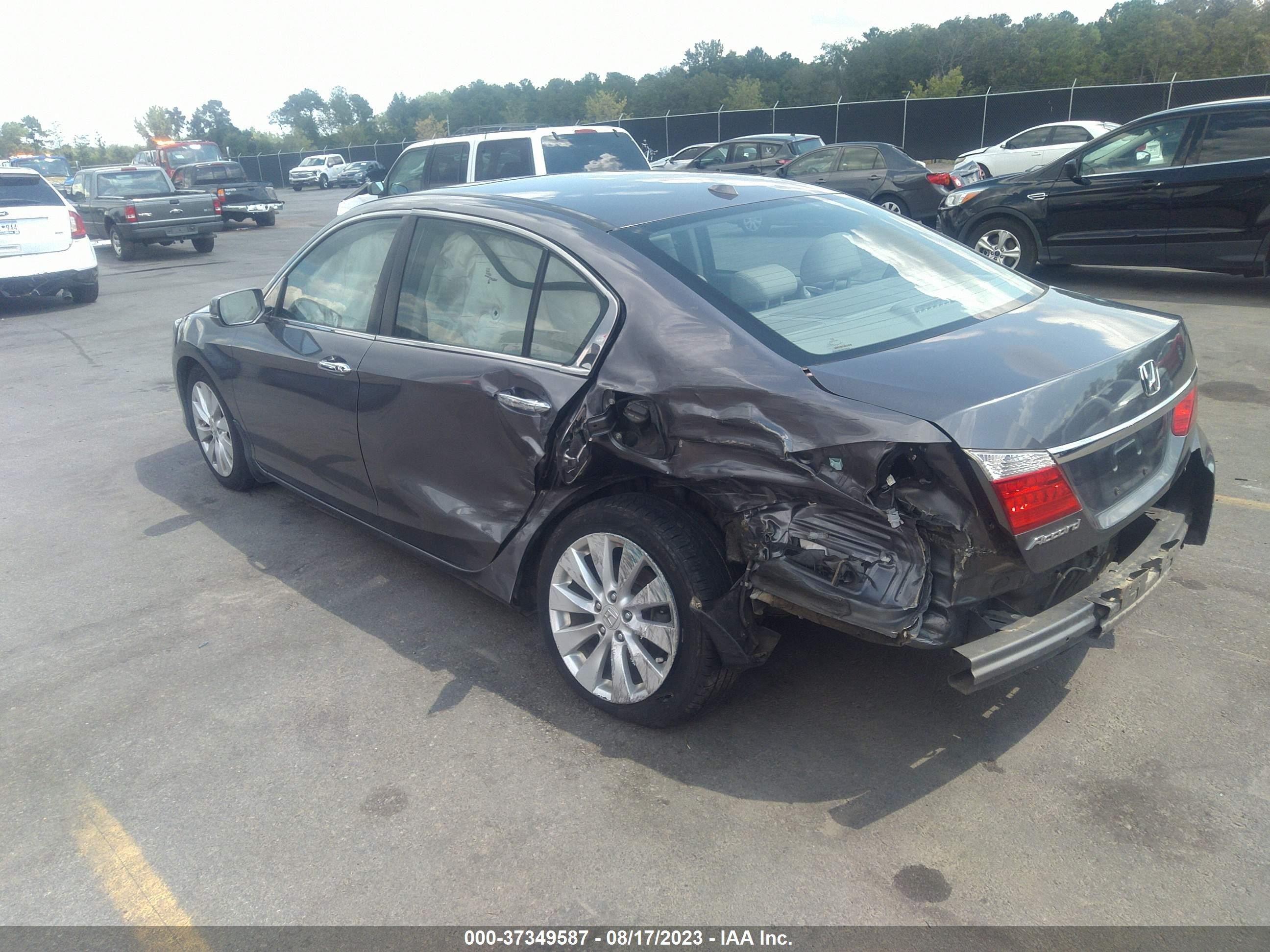 Photo 2 VIN: 1HGCR2F8XFA224926 - HONDA ACCORD 