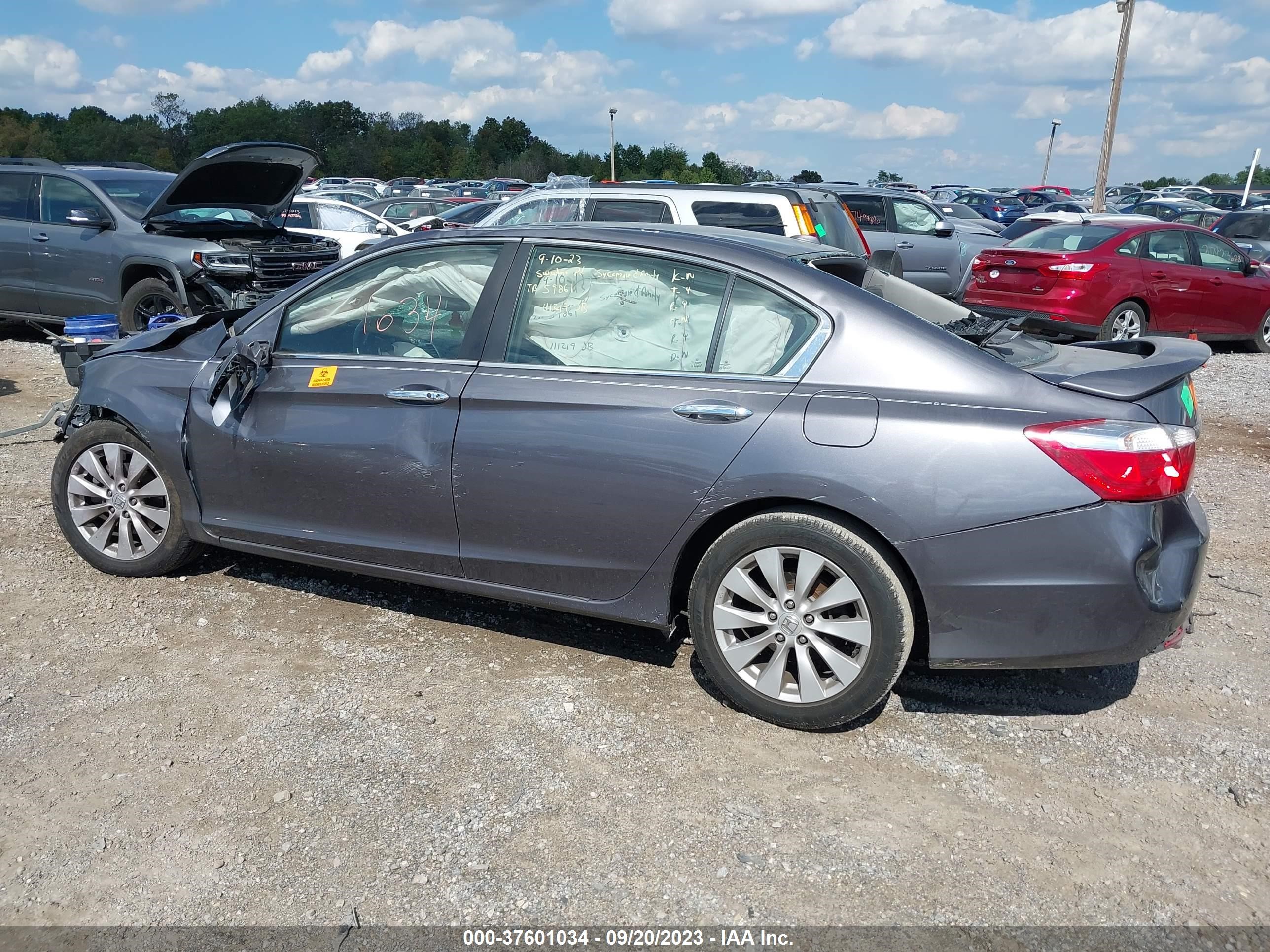 Photo 13 VIN: 1HGCR2F8XFA238325 - HONDA ACCORD 