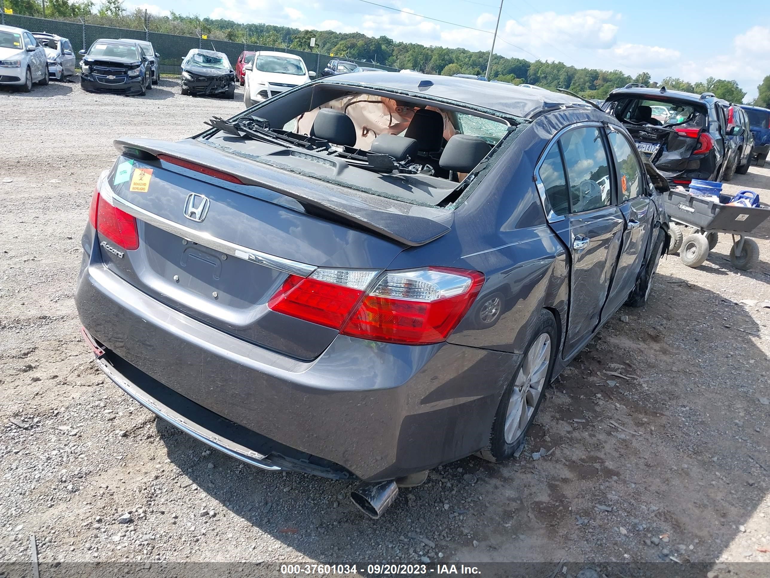 Photo 3 VIN: 1HGCR2F8XFA238325 - HONDA ACCORD 