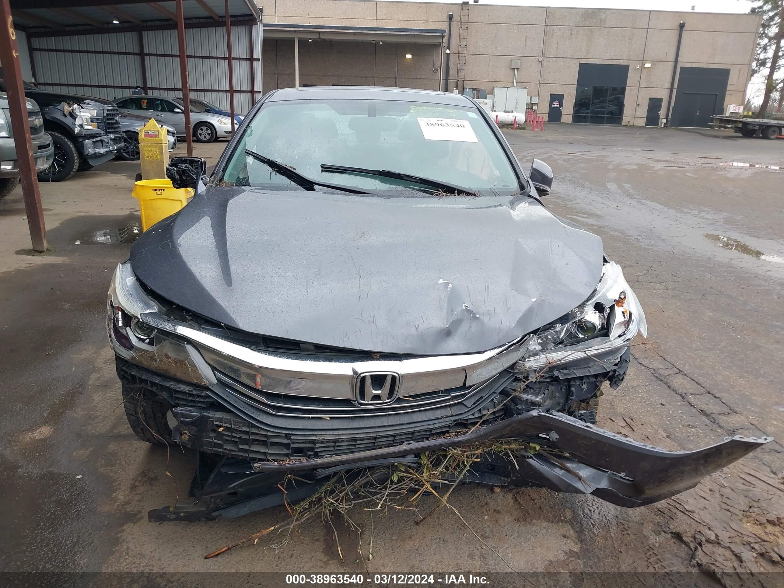 Photo 11 VIN: 1HGCR2F8XGA014022 - HONDA ACCORD 