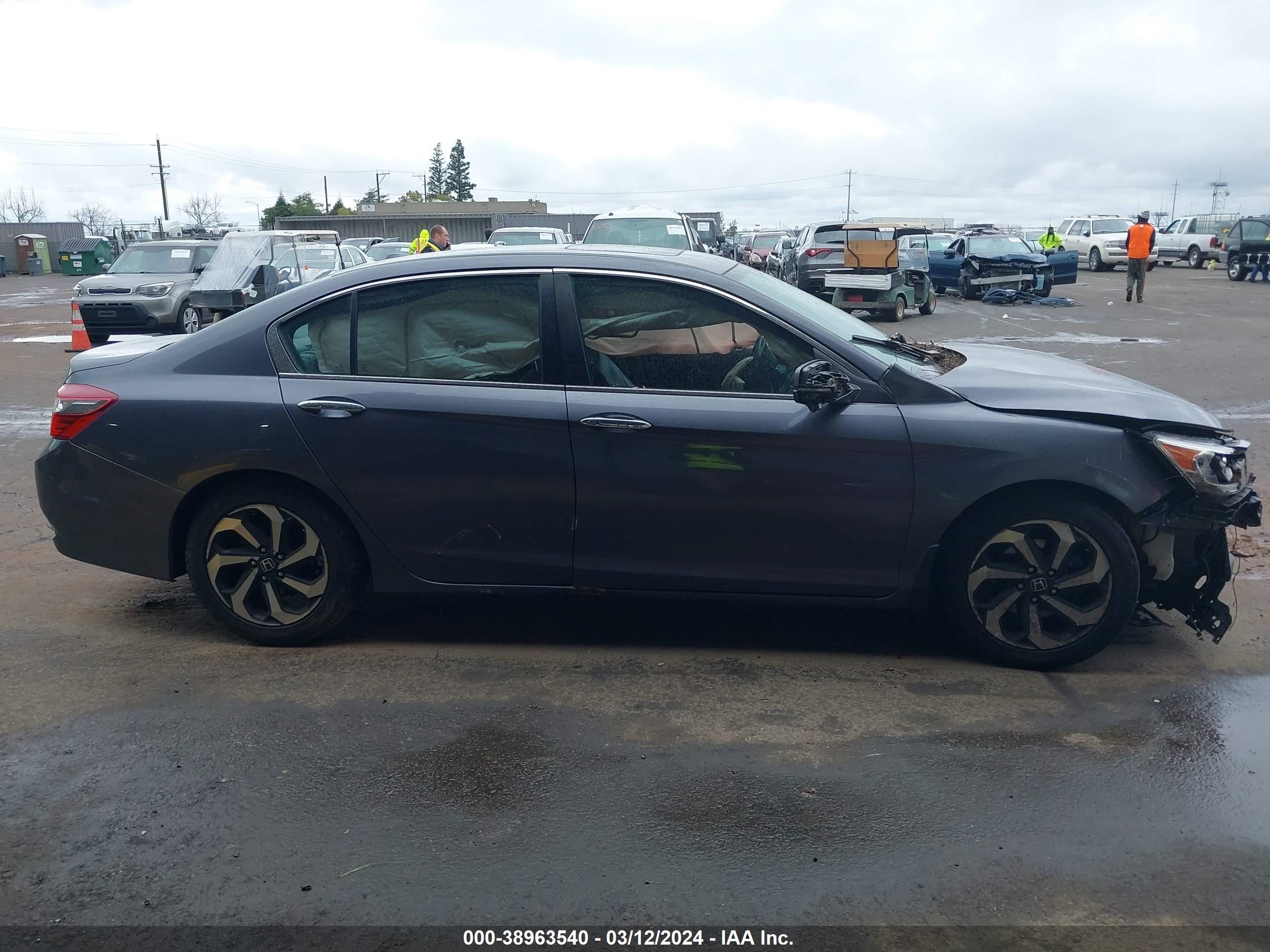 Photo 12 VIN: 1HGCR2F8XGA014022 - HONDA ACCORD 