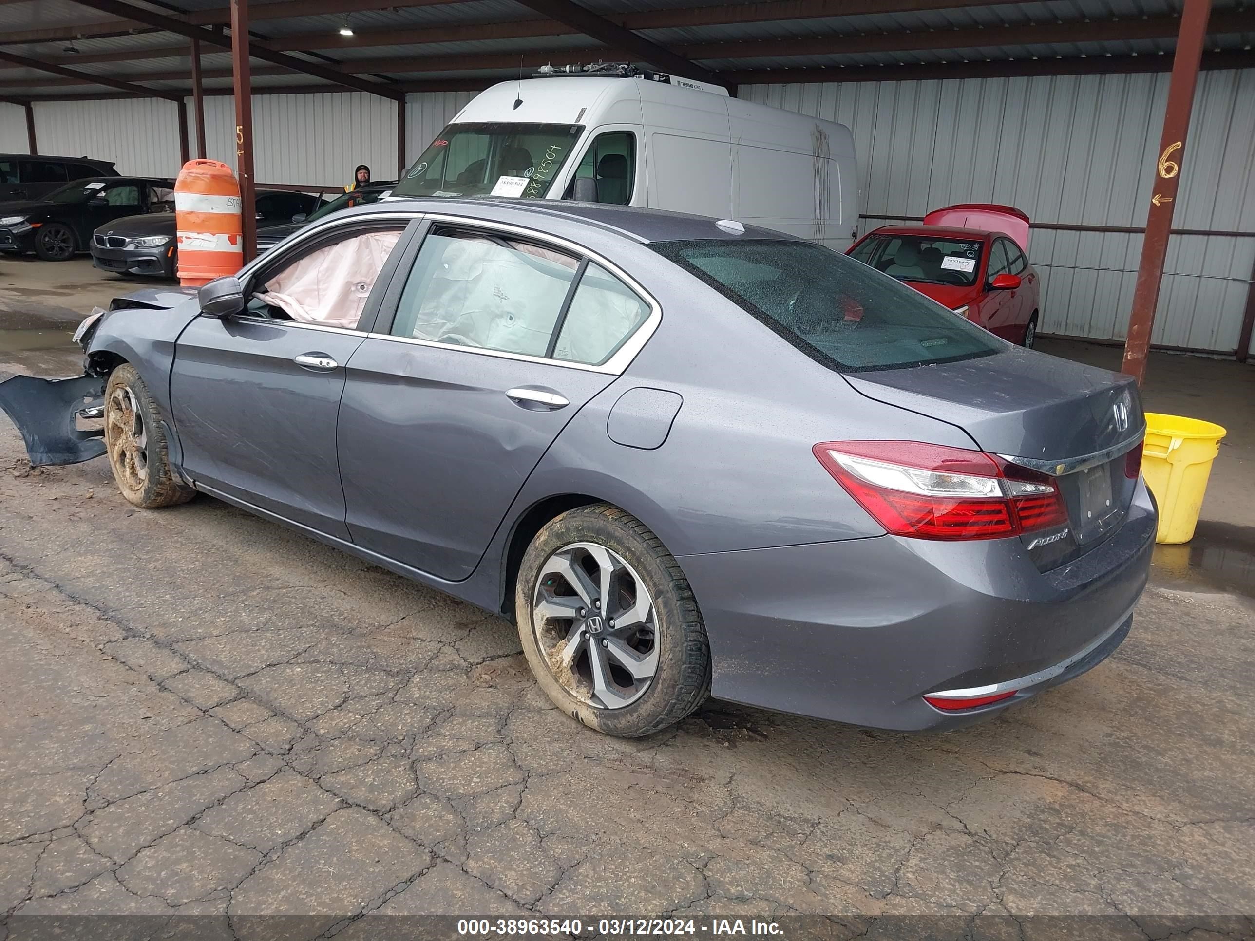 Photo 2 VIN: 1HGCR2F8XGA014022 - HONDA ACCORD 