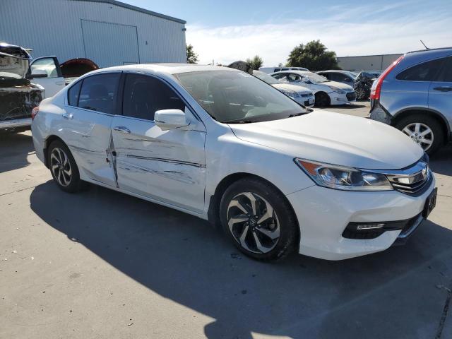 Photo 3 VIN: 1HGCR2F8XGA022573 - HONDA ACCORD 