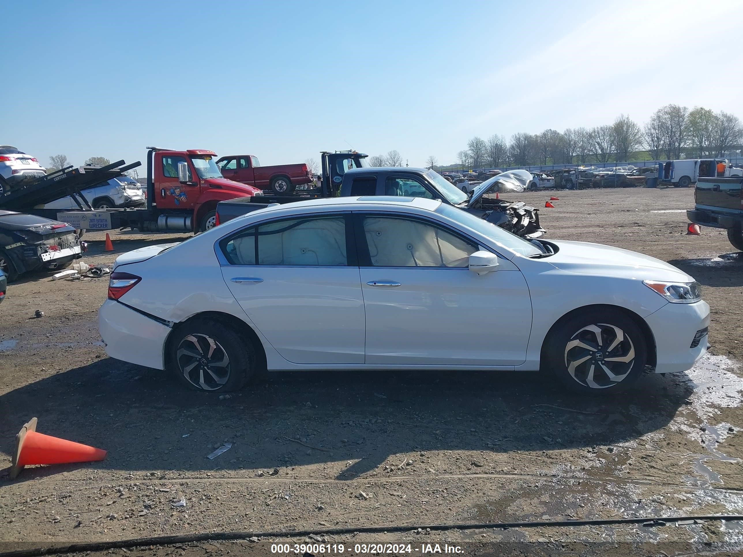 Photo 12 VIN: 1HGCR2F8XGA069988 - HONDA ACCORD 