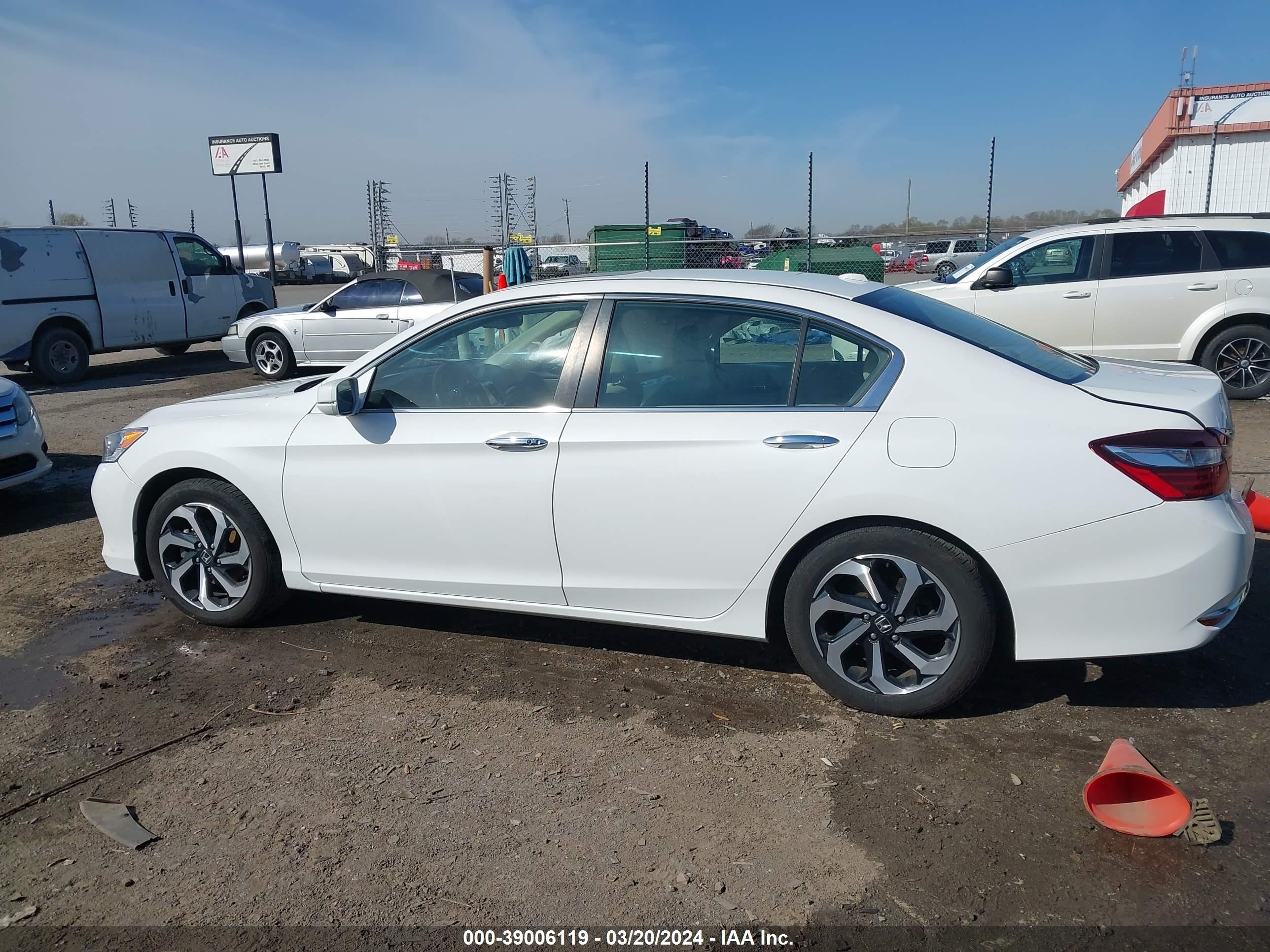 Photo 13 VIN: 1HGCR2F8XGA069988 - HONDA ACCORD 