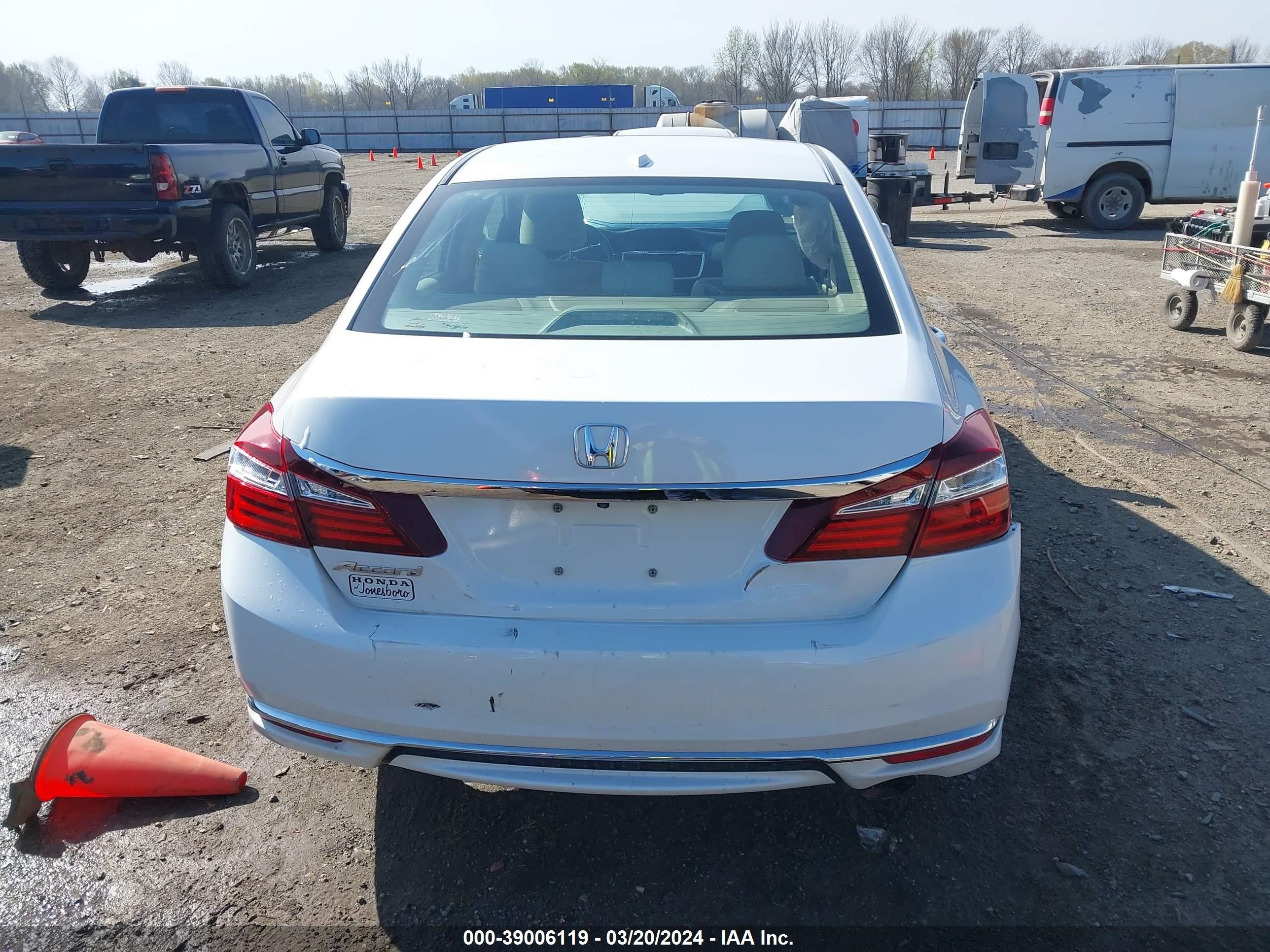 Photo 15 VIN: 1HGCR2F8XGA069988 - HONDA ACCORD 