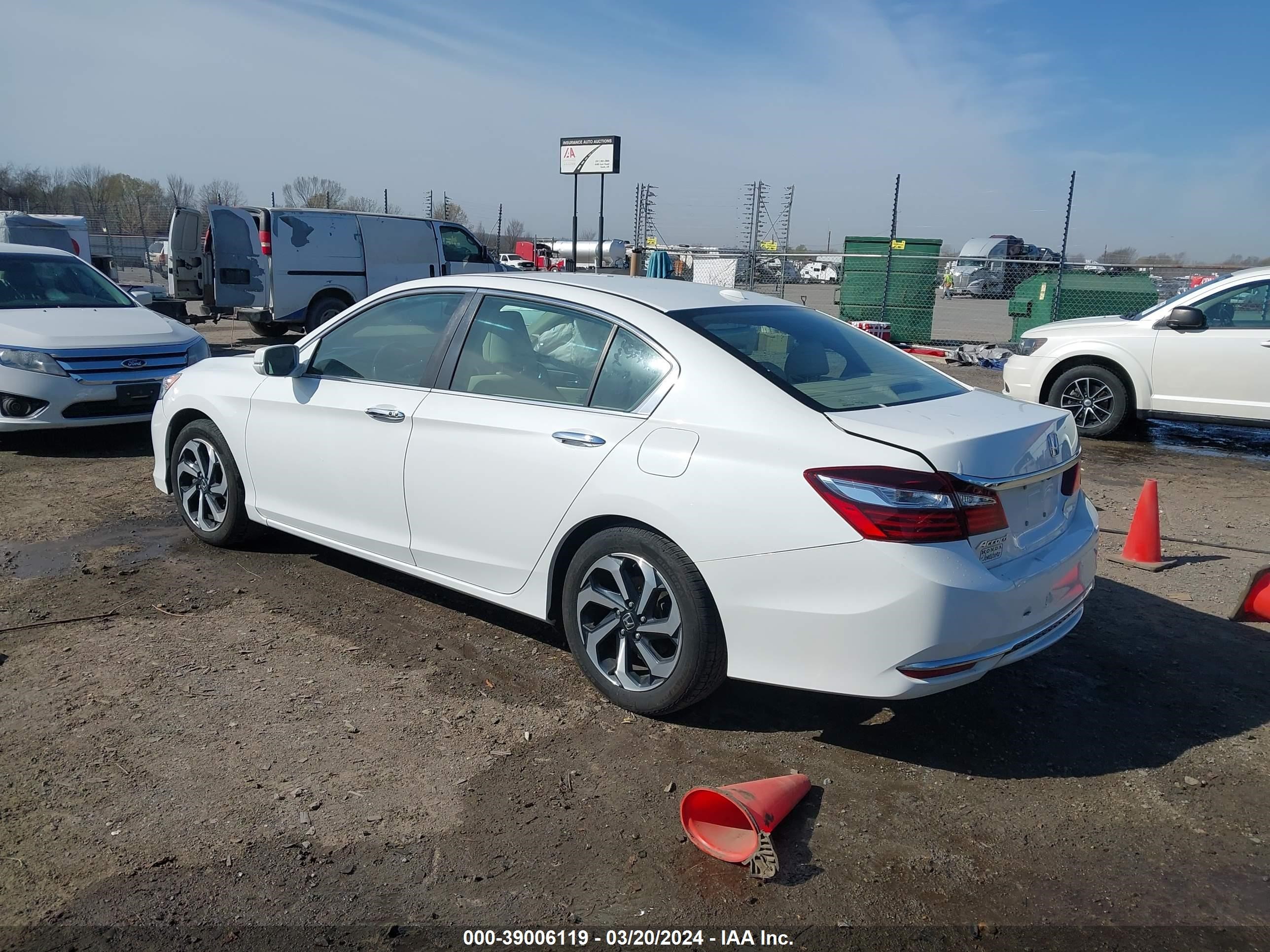 Photo 2 VIN: 1HGCR2F8XGA069988 - HONDA ACCORD 