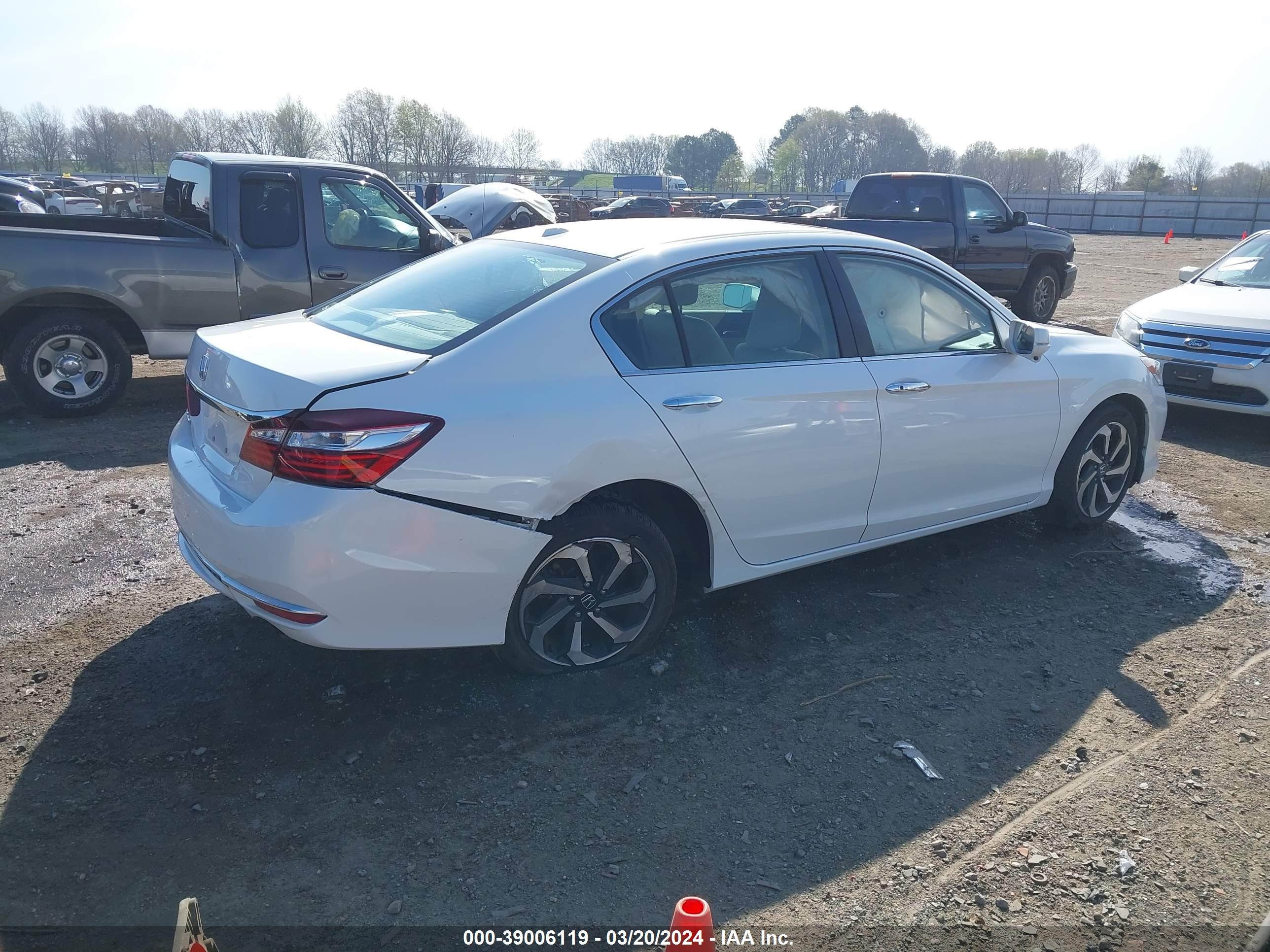 Photo 3 VIN: 1HGCR2F8XGA069988 - HONDA ACCORD 