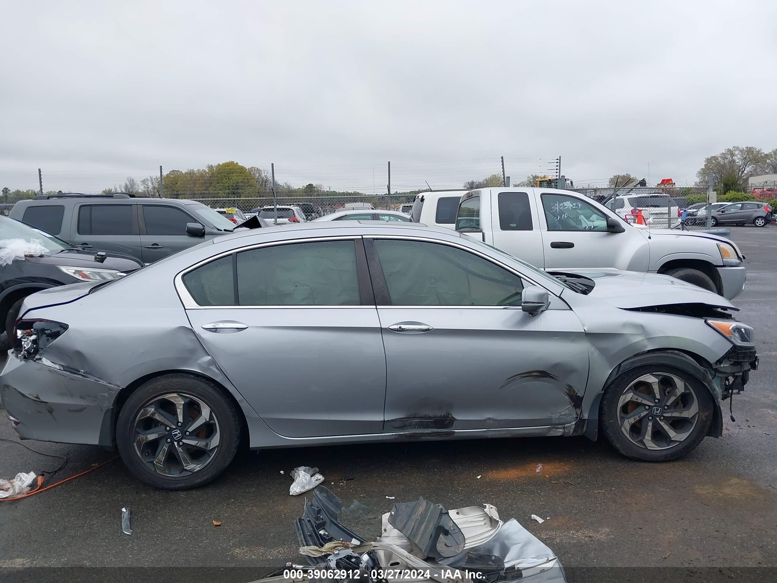 Photo 12 VIN: 1HGCR2F8XGA088699 - HONDA ACCORD 