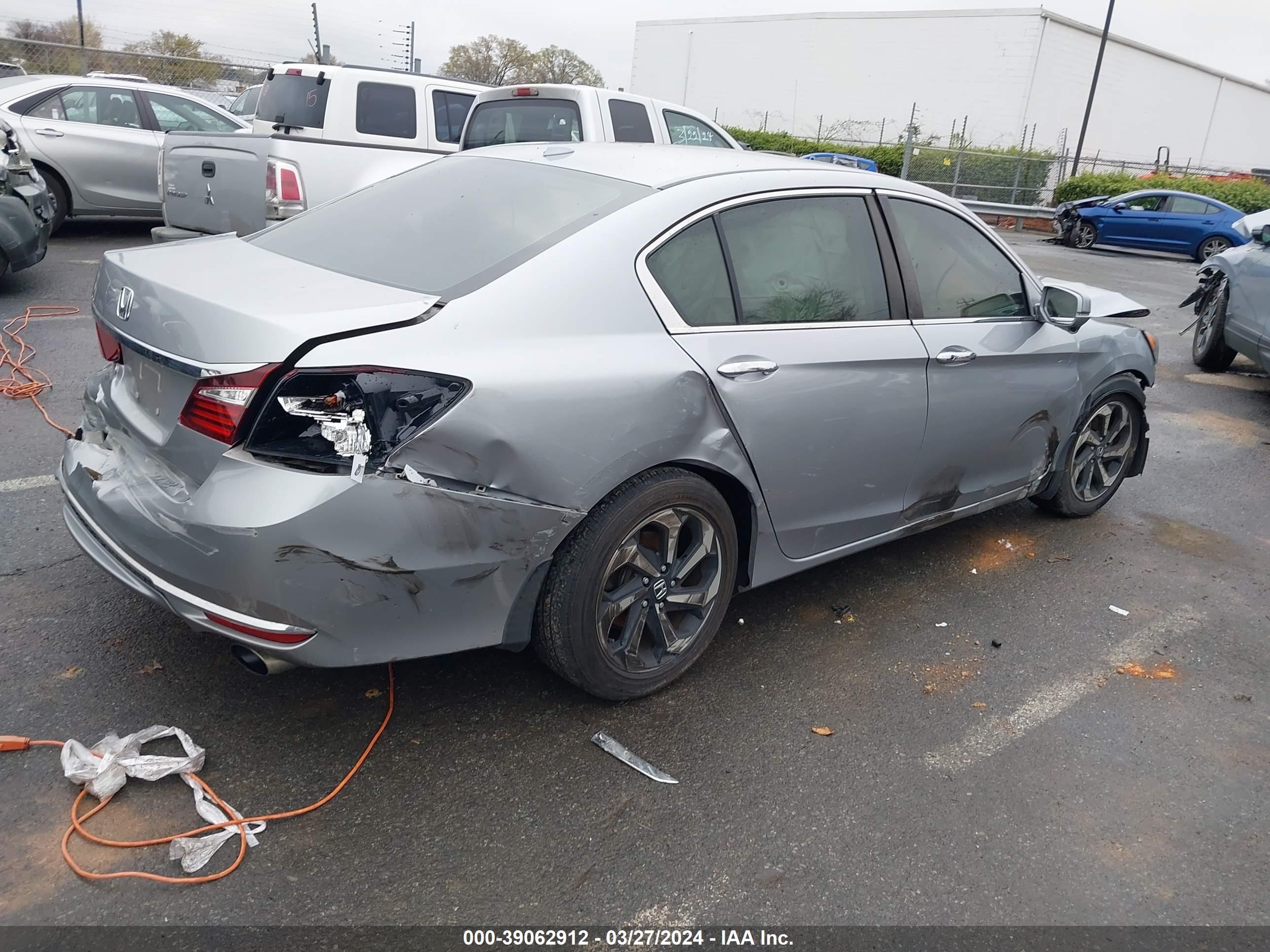 Photo 3 VIN: 1HGCR2F8XGA088699 - HONDA ACCORD 