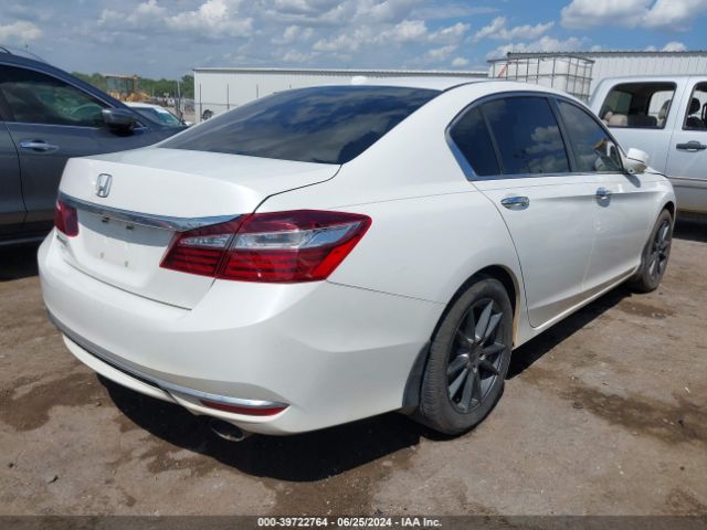 Photo 3 VIN: 1HGCR2F8XHA096089 - HONDA ACCORD 