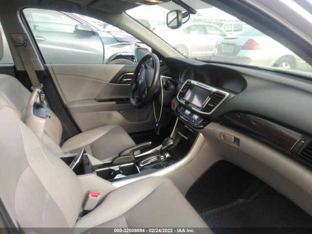 Photo 4 VIN: 1HGCR2F8XHA130757 - HONDA ACCORD SEDAN 