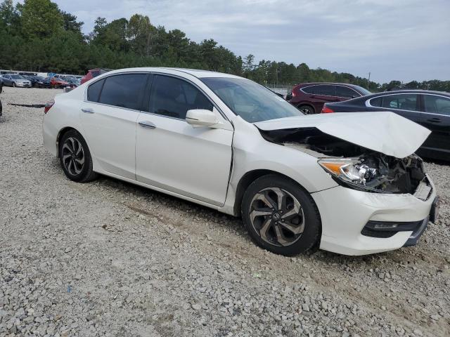 Photo 3 VIN: 1HGCR2F8XHA157439 - HONDA ACCORD EXL 