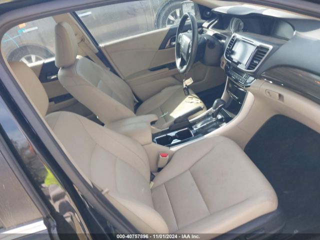 Photo 4 VIN: 1HGCR2F8XHA172071 - HONDA ACCORD 